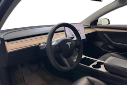 valkoinen Tesla Model 3 2022 kuva 3.