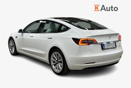 valkoinen Tesla Model 3 2022 kuva 2.