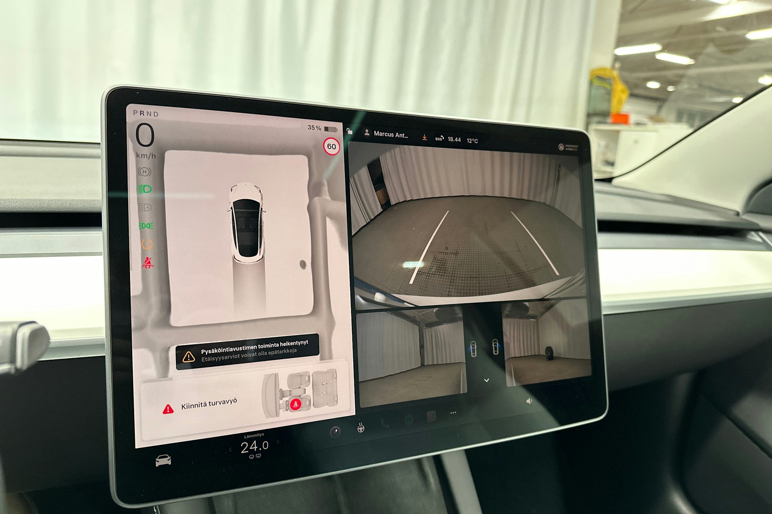 valkoinen Tesla Model 3 2022 kuva 14.