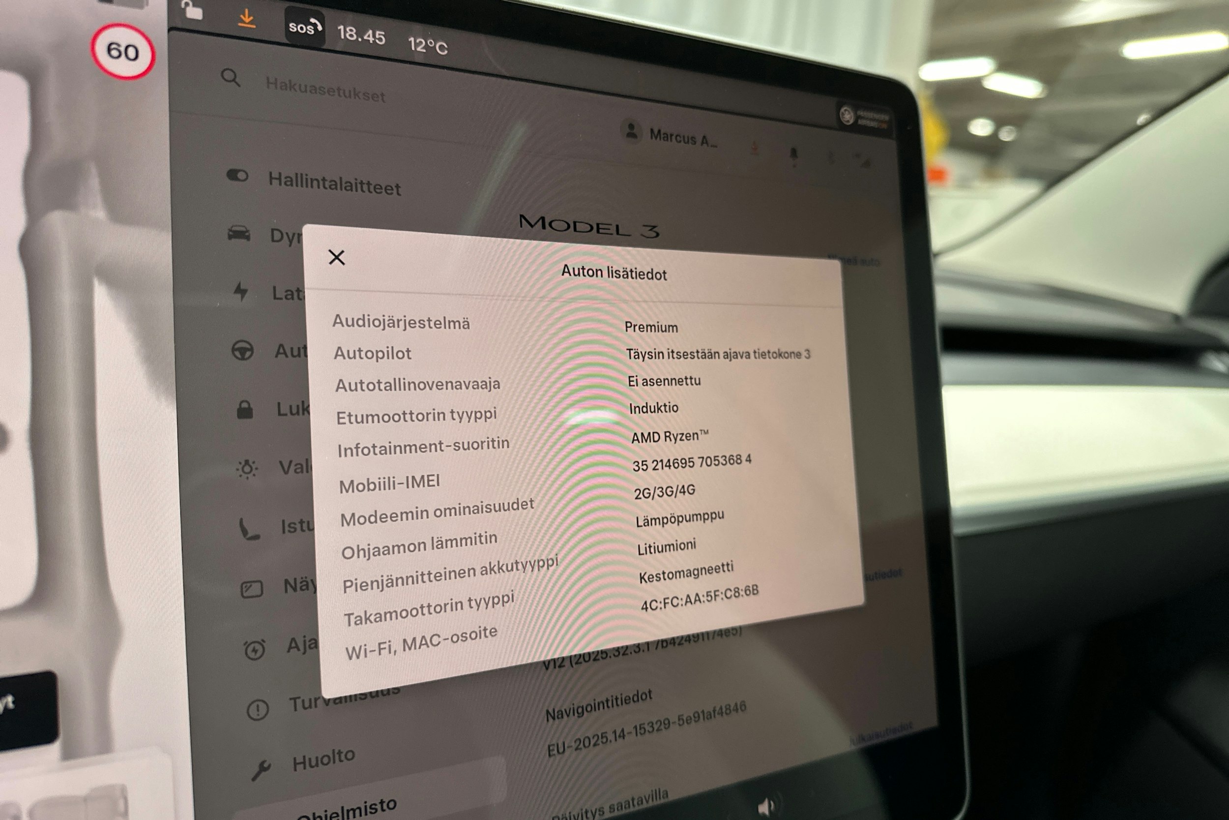 valkoinen Tesla Model 3 2022 kuva 18.