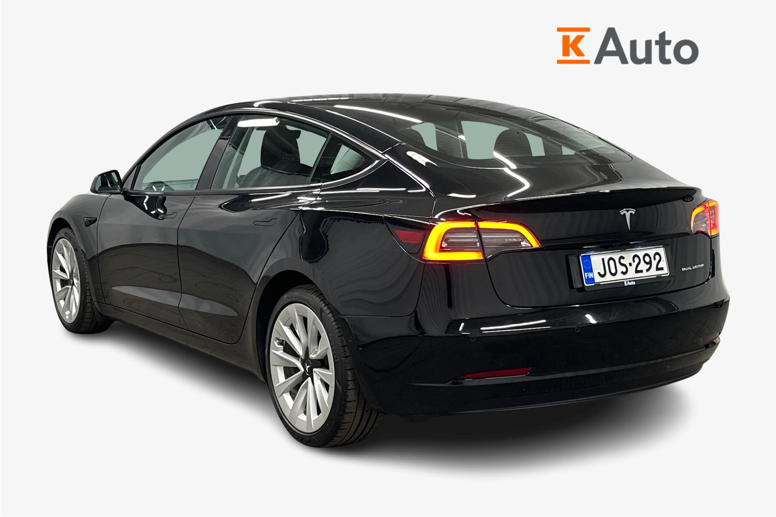 musta Tesla Model 3 2022 kuva 3.