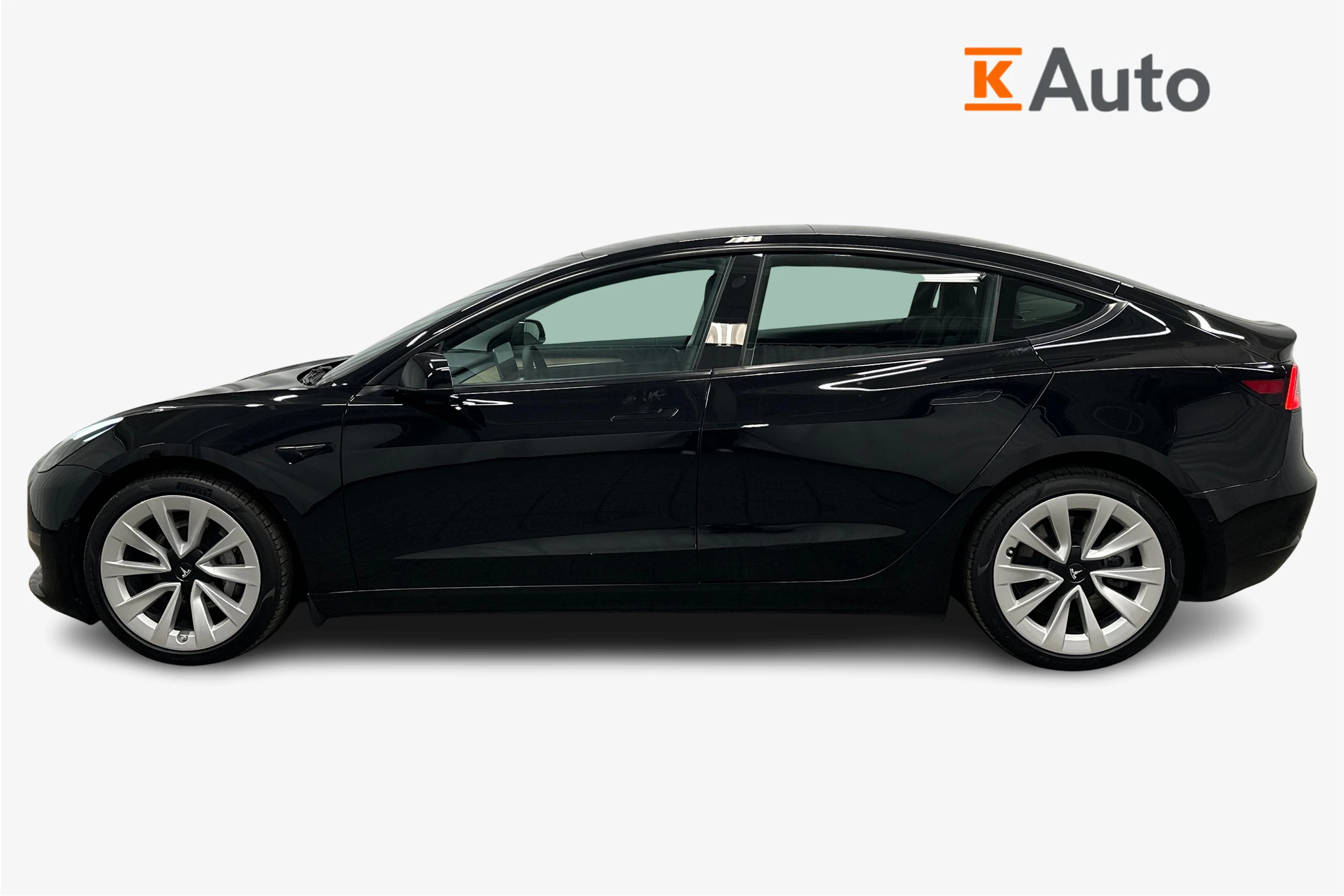 musta Tesla Model 3 2022 kuva 7.