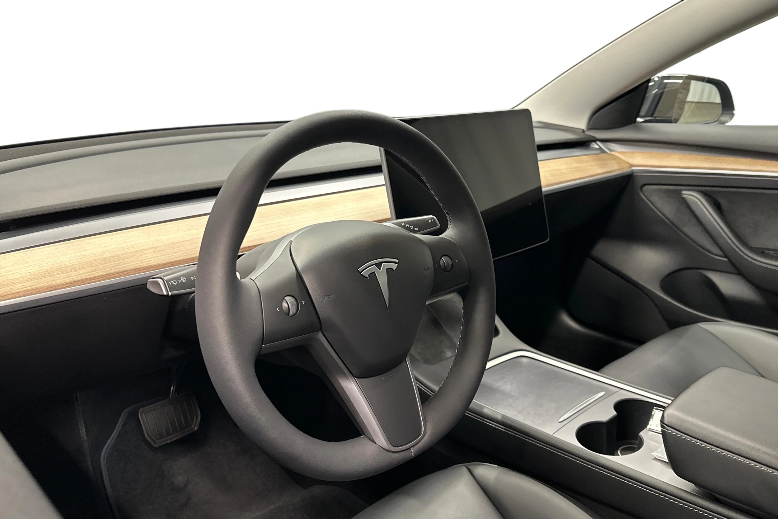 musta Tesla Model 3 2022 kuva 8.