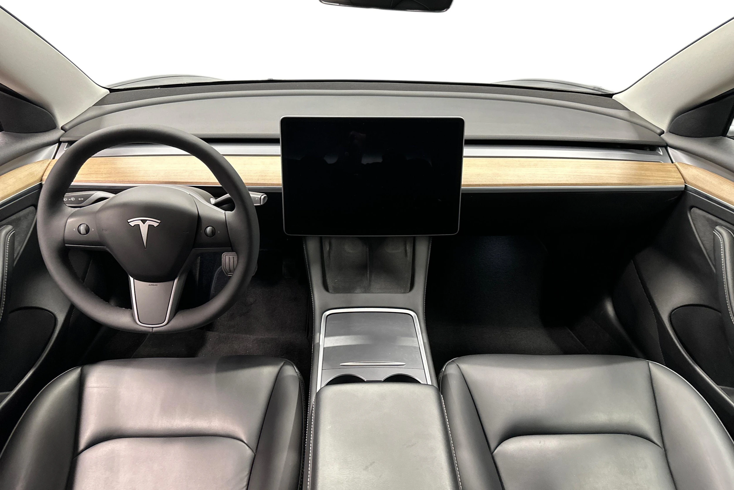 musta Tesla Model 3 2022 kuva 9.