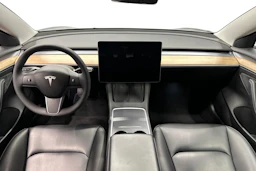 musta Tesla Model 3 2022 kuva 9.