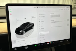 musta Tesla Model 3 2022 kuva 23.