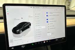 musta Tesla Model 3 2022 kuva 24.