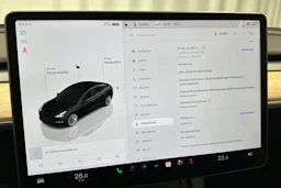 musta Tesla Model 3 2022 kuva 26.