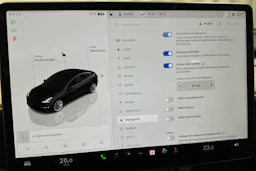 musta Tesla Model 3 2022 kuva 28.