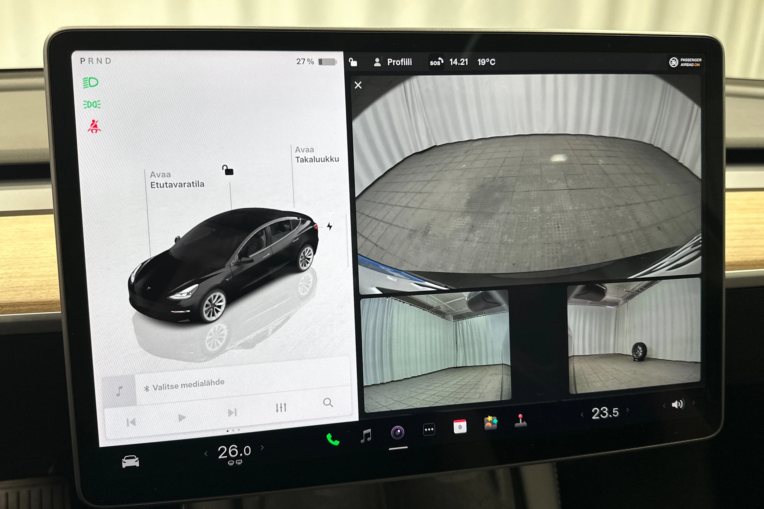 musta Tesla Model 3 2022 kuva 30.