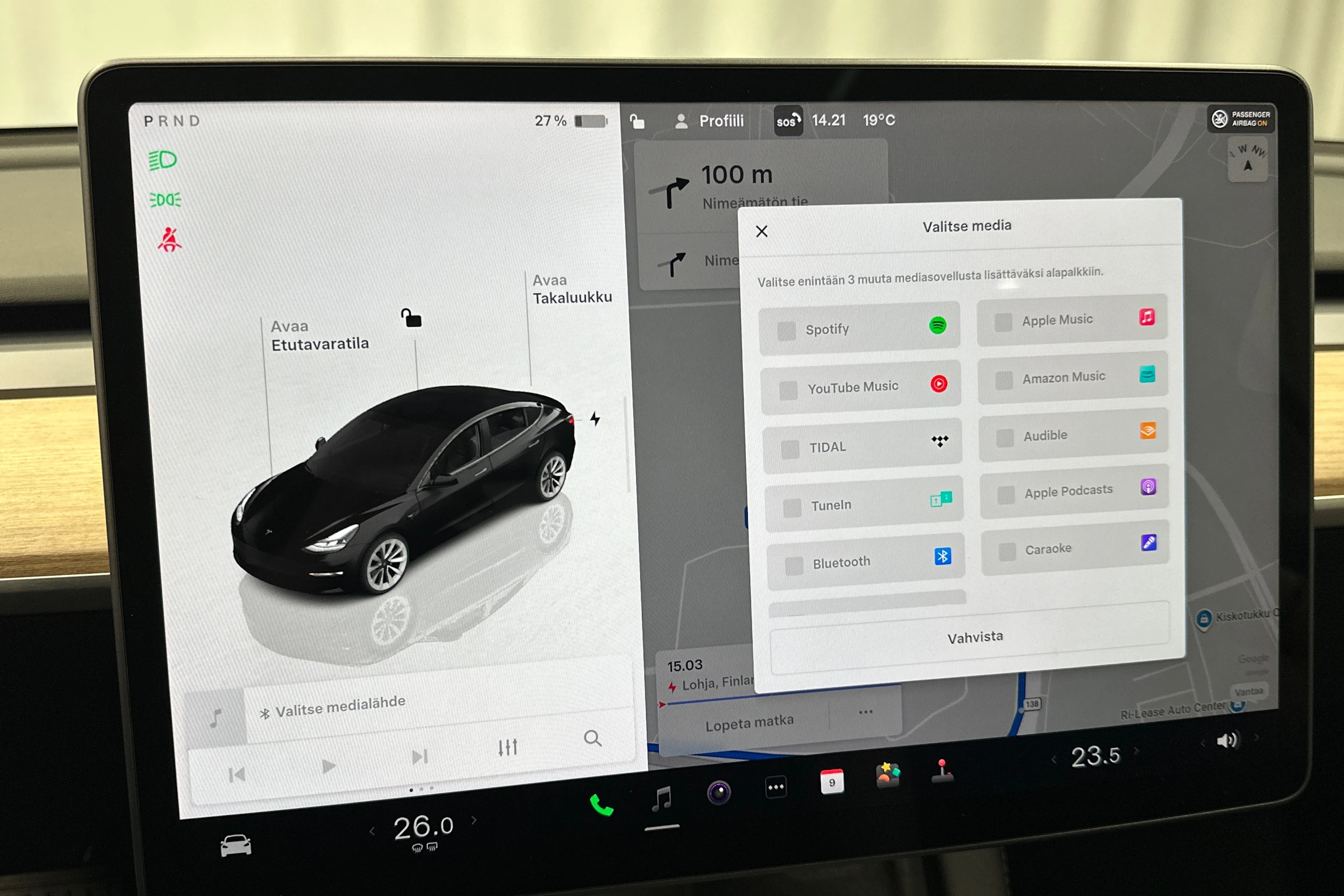 musta Tesla Model 3 2022 kuva 31.