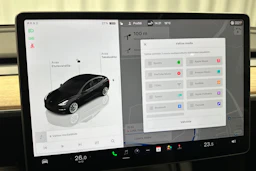 musta Tesla Model 3 2022 kuva 31.