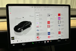 musta Tesla Model 3 2022 kuva 32.