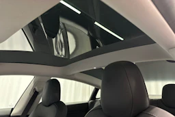 musta Tesla Model 3 2022 kuva 38.