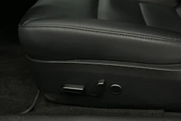 musta Tesla Model 3 2022 kuva 39.