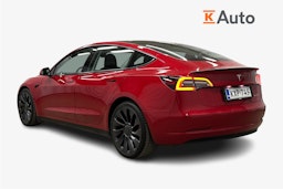punainen Tesla Model 3 2022 kuva 2.