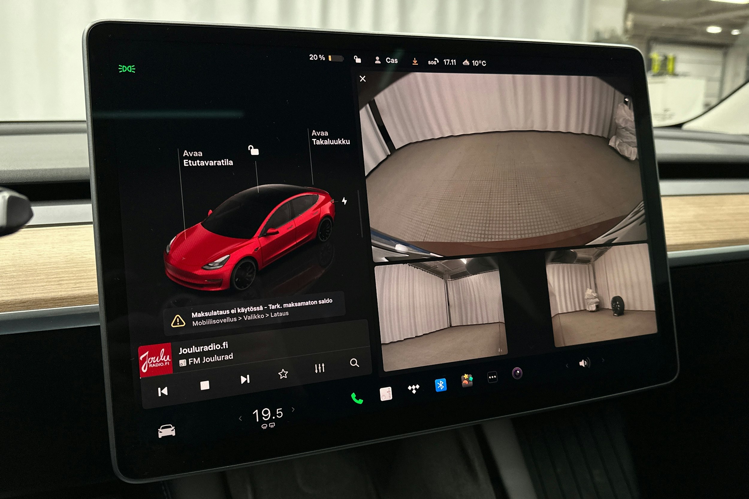 punainen Tesla Model 3 2022 kuva 27.