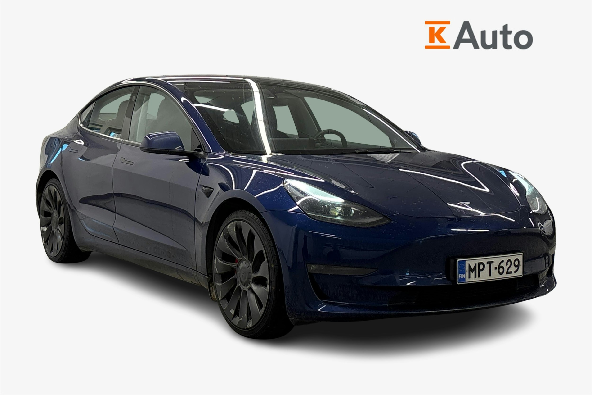 sininen Tesla Model 3 2022 kuva 1.