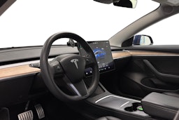 sininen Tesla Model 3 2022 kuva 3.