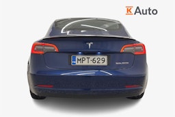 sininen Tesla Model 3 2022 kuva 5.