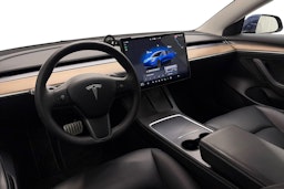 sininen Tesla Model 3 2022 kuva 10.