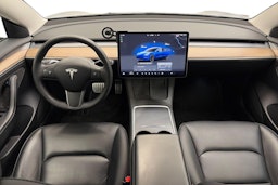 sininen Tesla Model 3 2022 kuva 12.