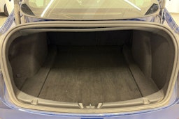 sininen Tesla Model 3 2022 kuva 16.