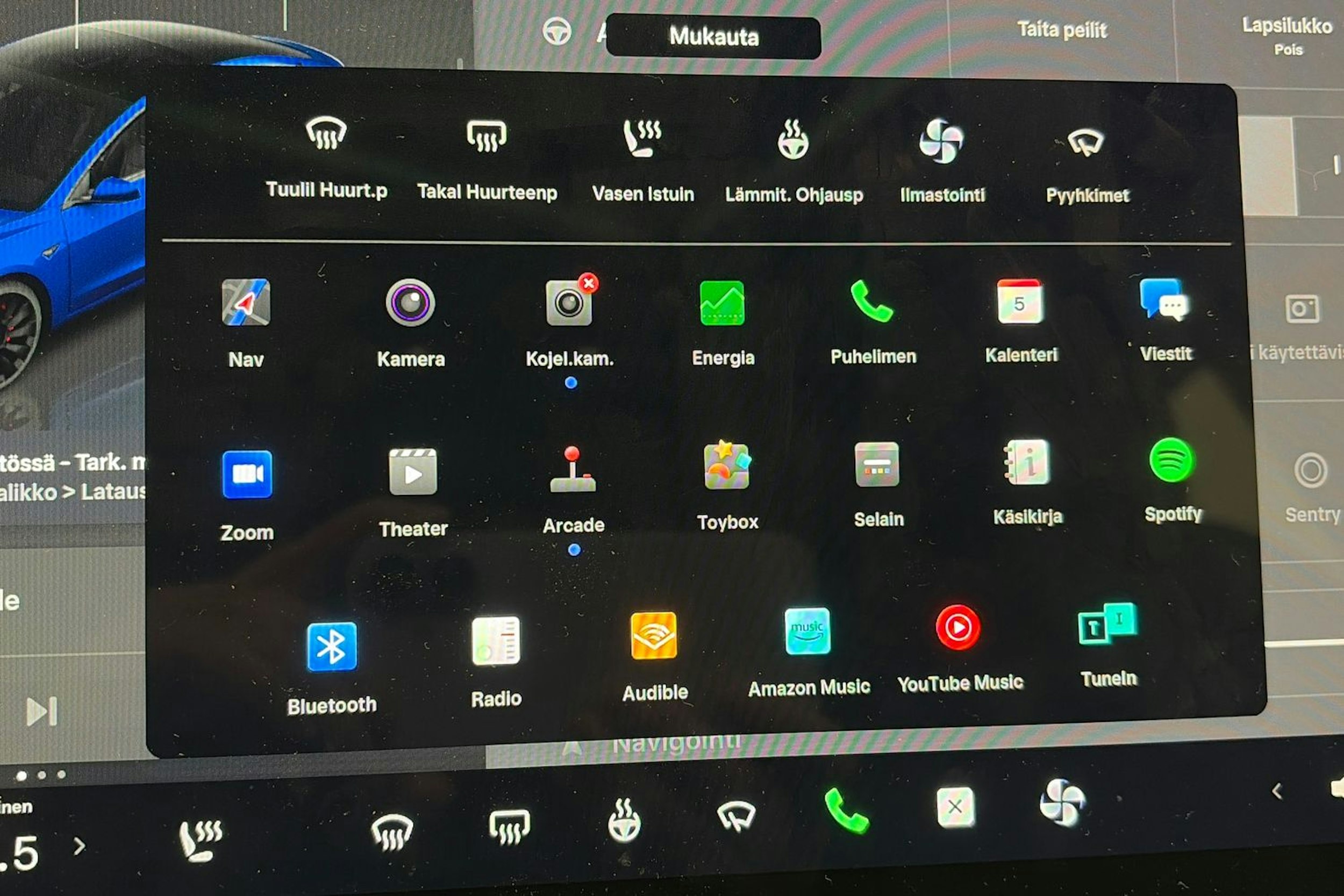 sininen Tesla Model 3 2022 kuva 22.