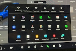 sininen Tesla Model 3 2022 kuva 22.