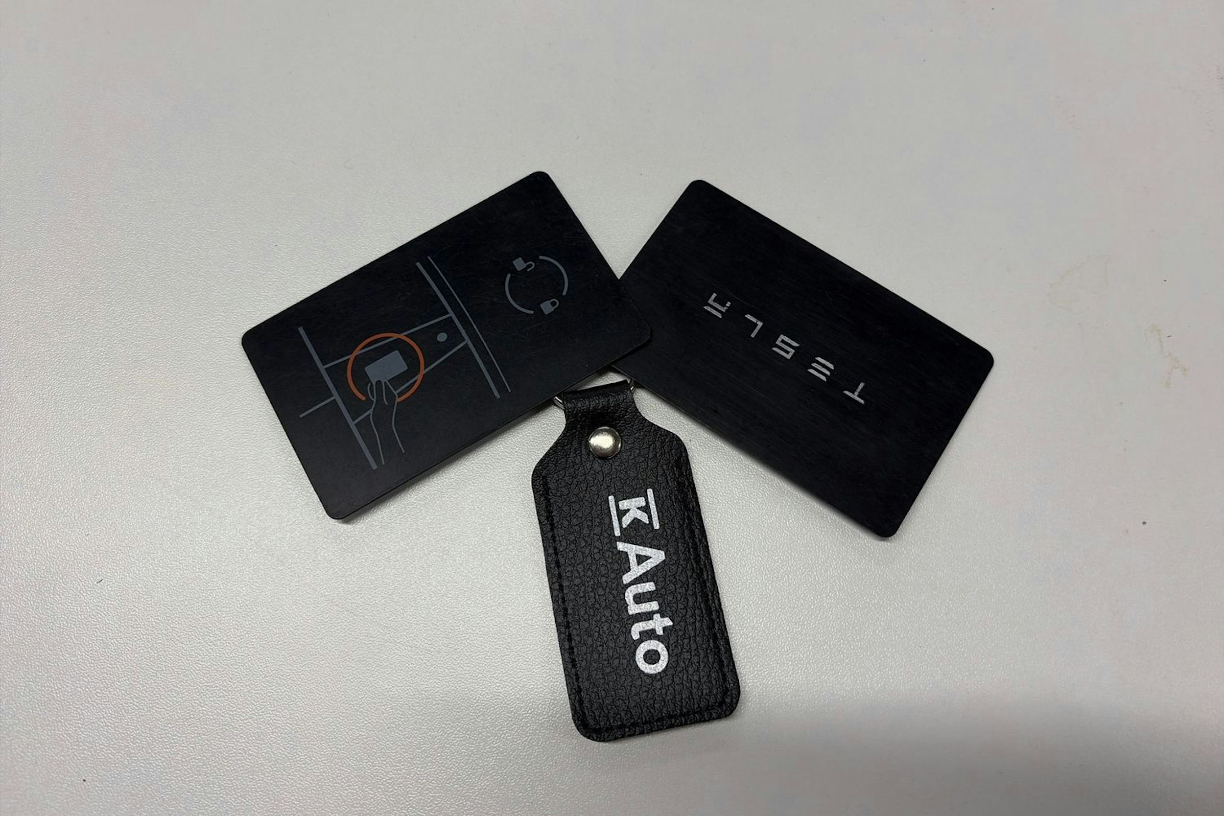 sininen Tesla Model 3 2022 kuva 24.