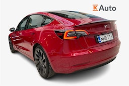 Punainen Tesla Model 3 2022 kuva 2.
