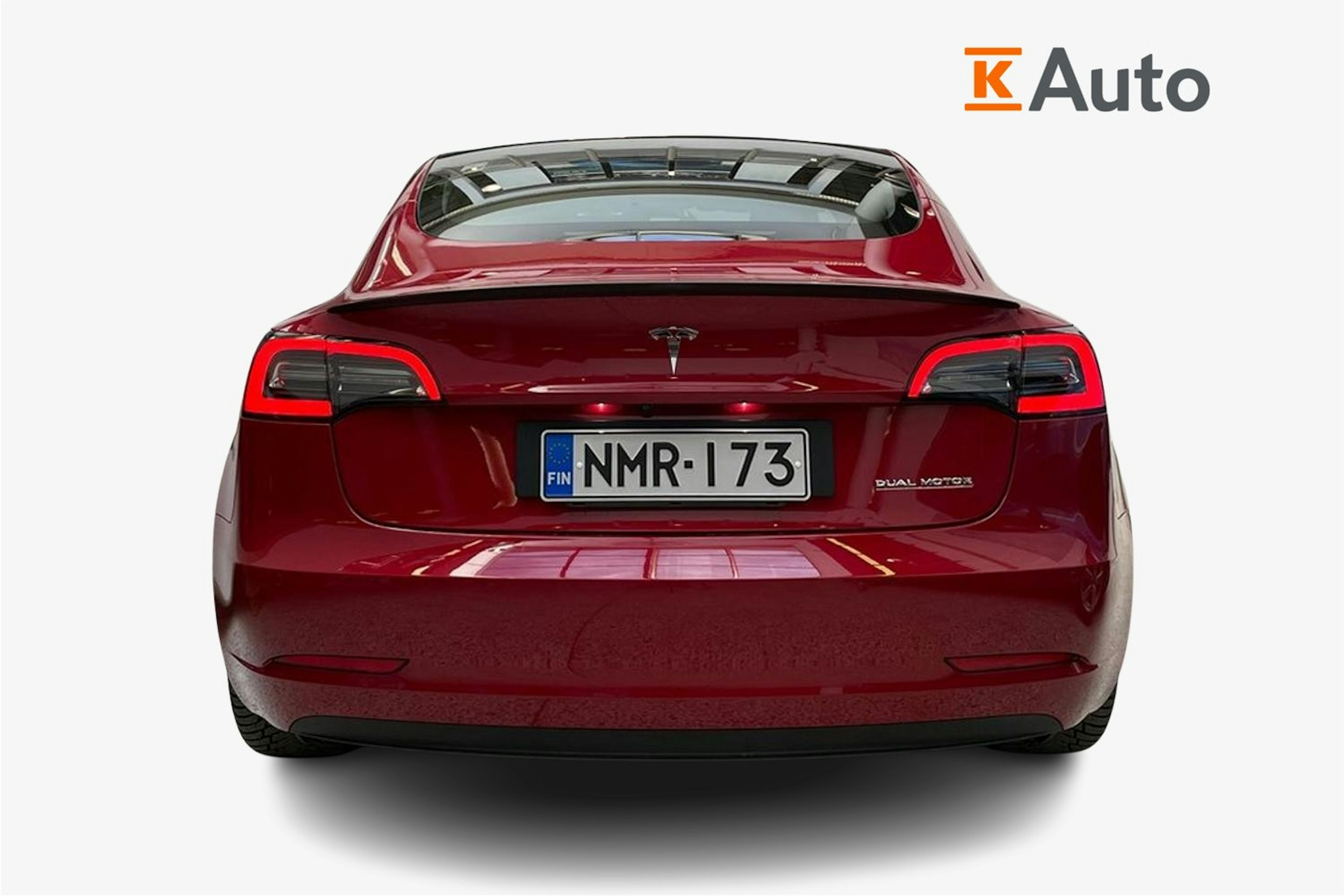 Punainen Tesla Model 3 2022 kuva 3.