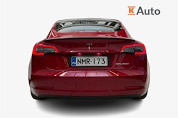 Punainen Tesla Model 3 2022 kuva 3.