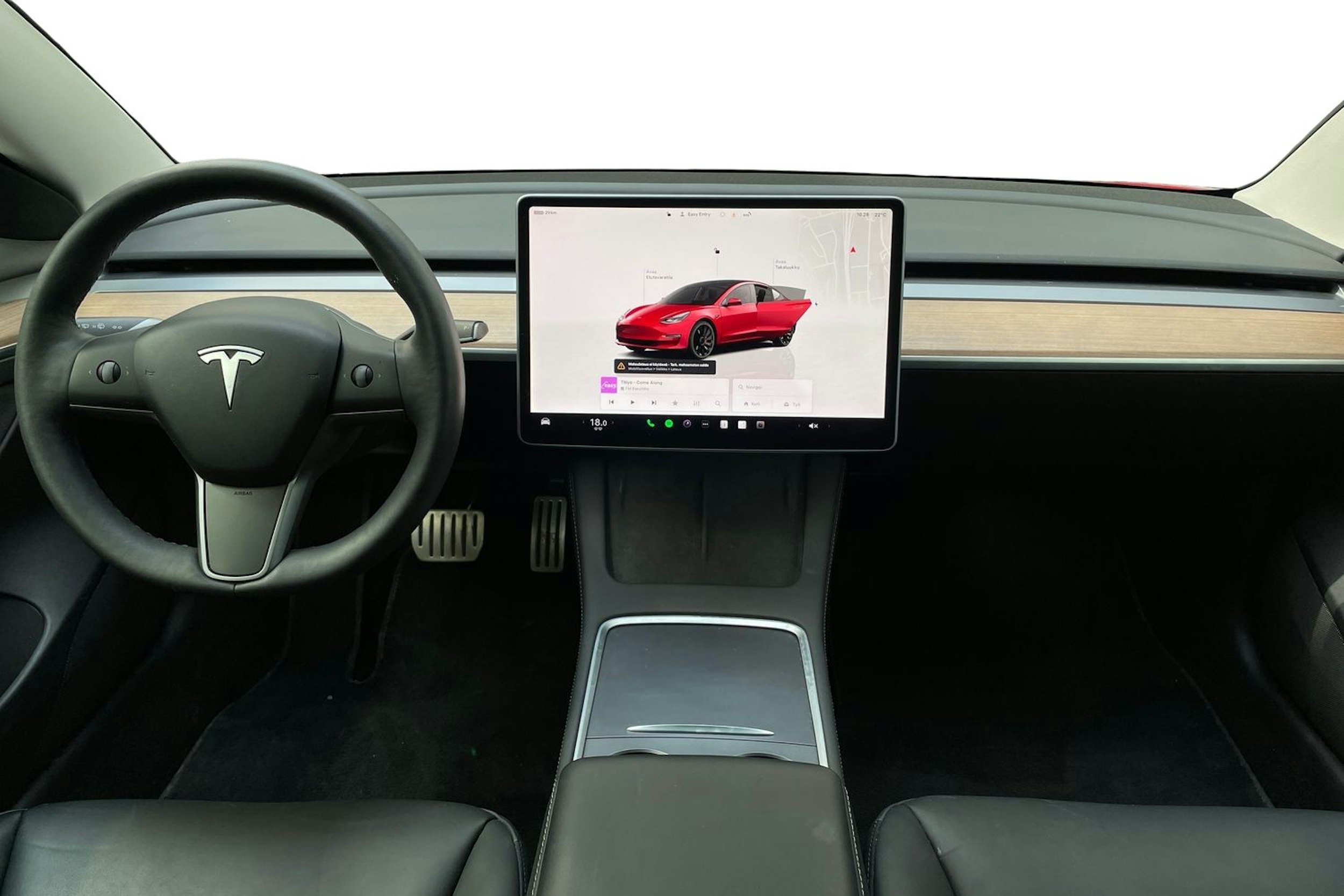 Punainen Tesla Model 3 2022 kuva 9.
