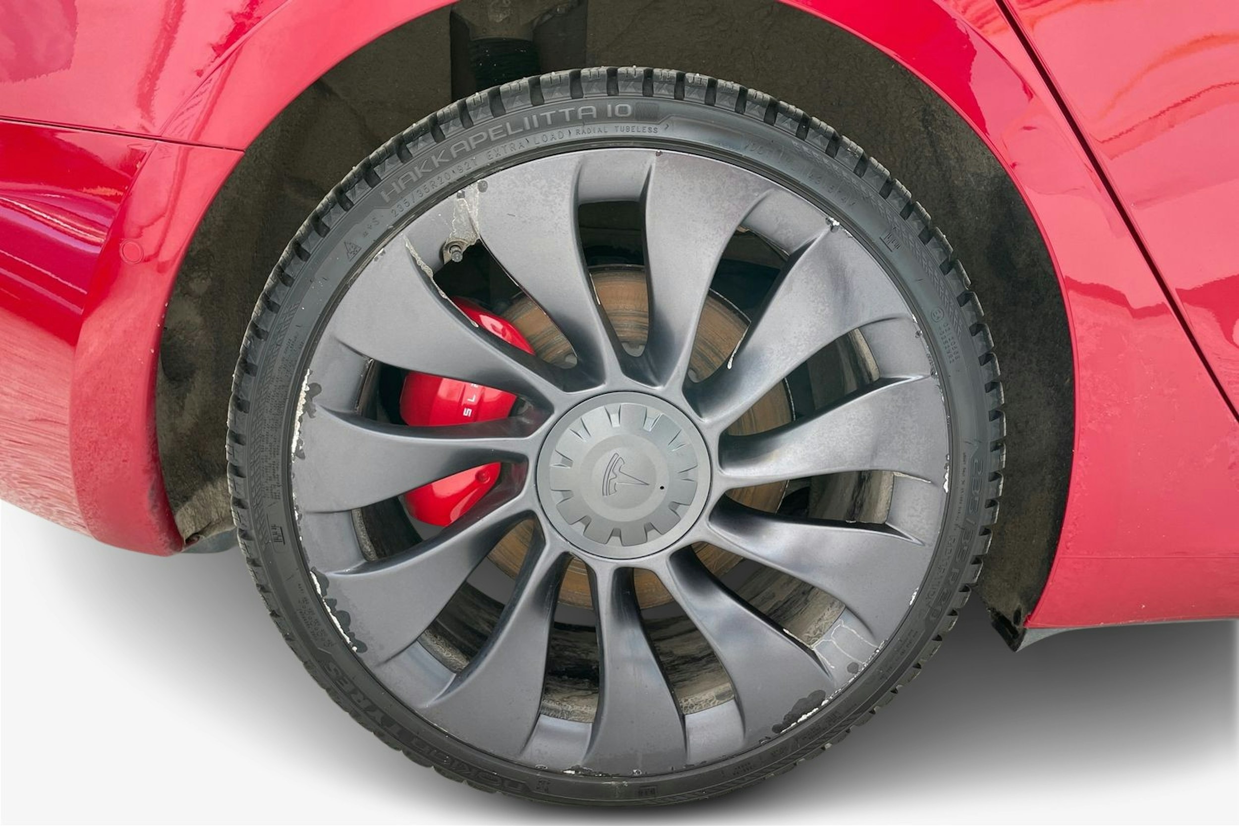 Punainen Tesla Model 3 2022 kuva 11.