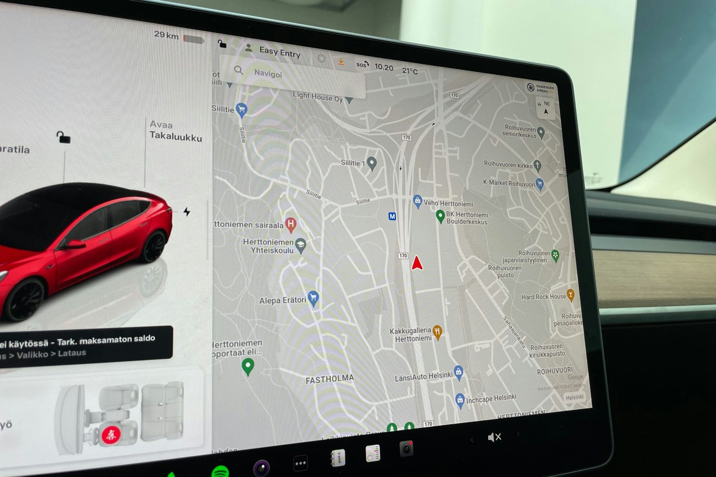 Punainen Tesla Model 3 2022 kuva 21.