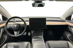 met. musta Tesla Model 3 2022 kuva 7.