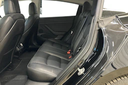 met. musta Tesla Model 3 2022 kuva 8.