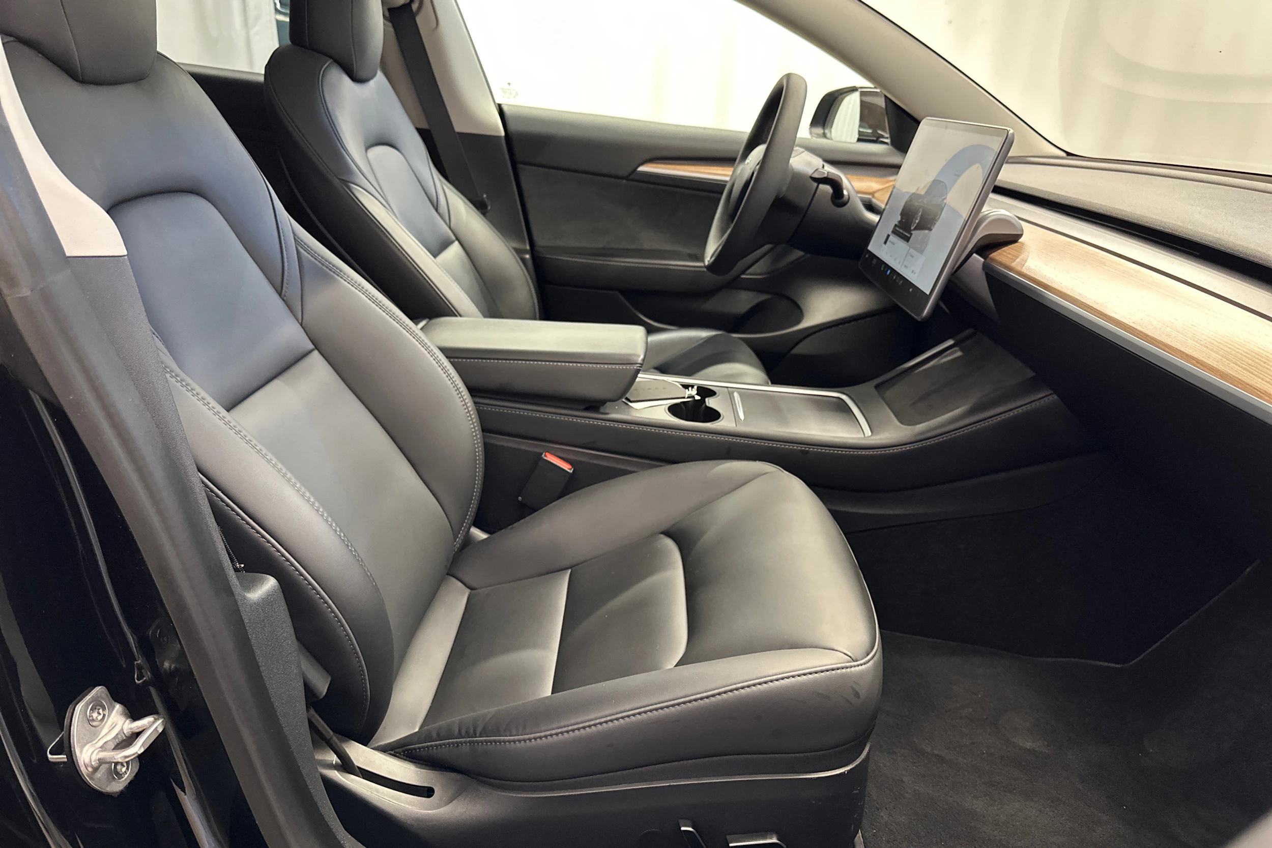 met. musta Tesla Model 3 2022 kuva 10.