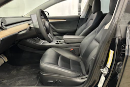 met. musta Tesla Model 3 2022 kuva 13.