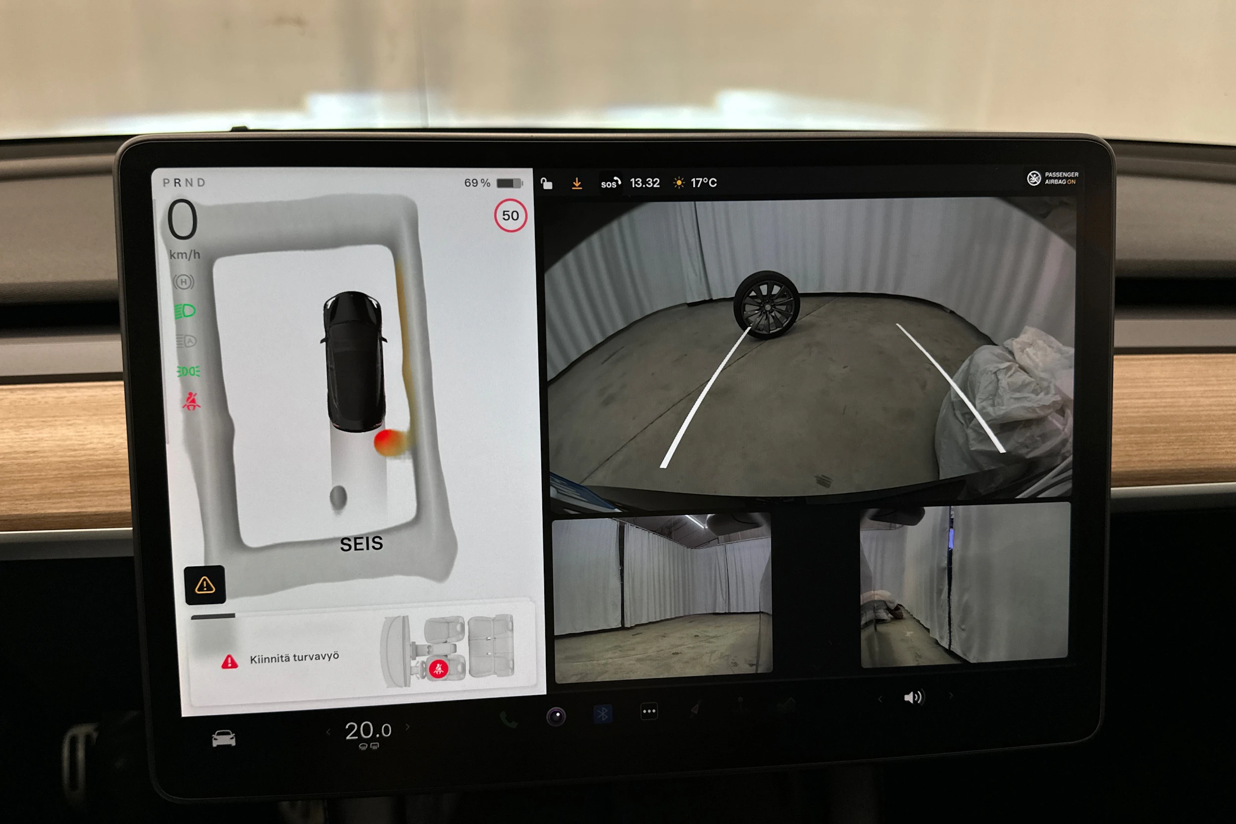 met. musta Tesla Model 3 2022 kuva 14.