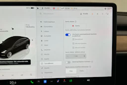 met. musta Tesla Model 3 2022 kuva 19.