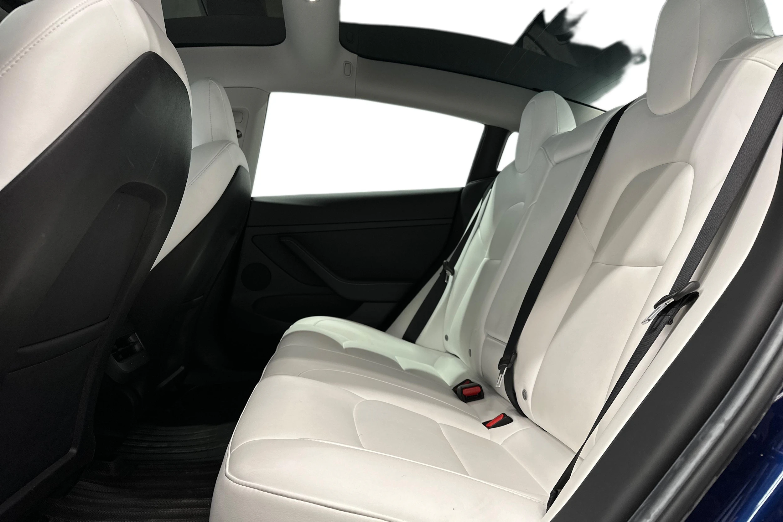 sininen Tesla Model 3 2023 kuva 8.