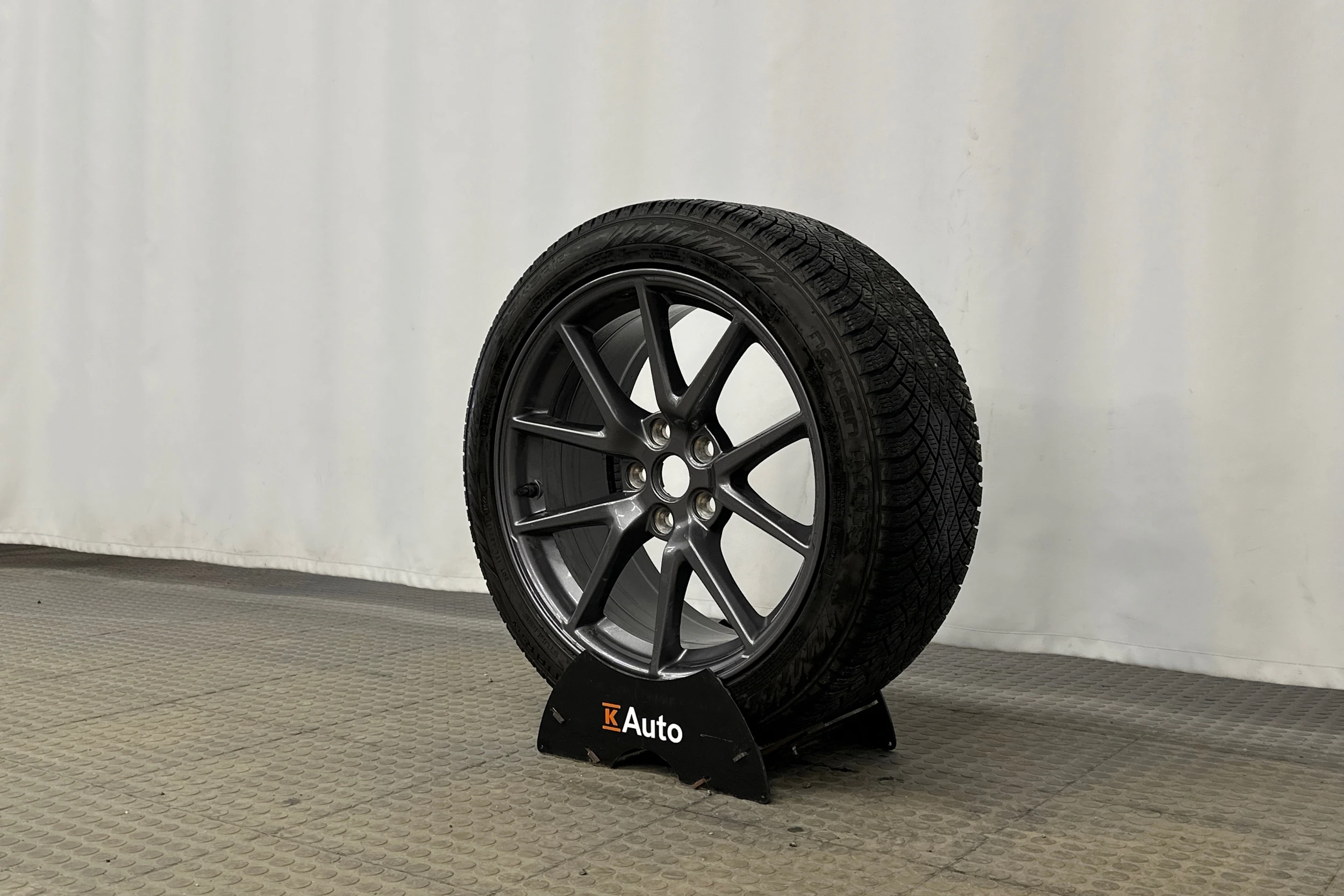 sininen Tesla Model 3 2023 kuva 10.