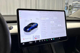 sininen Tesla Model 3 2023 kuva 14.