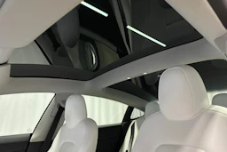 sininen Tesla Model 3 2023 kuva 22.