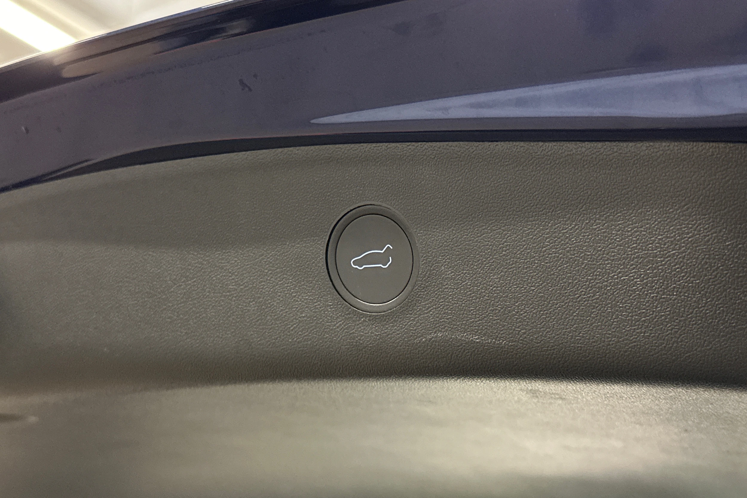 sininen Tesla Model 3 2023 kuva 24.