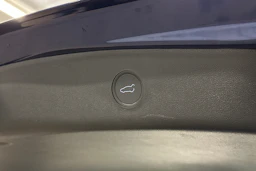 sininen Tesla Model 3 2023 kuva 24.