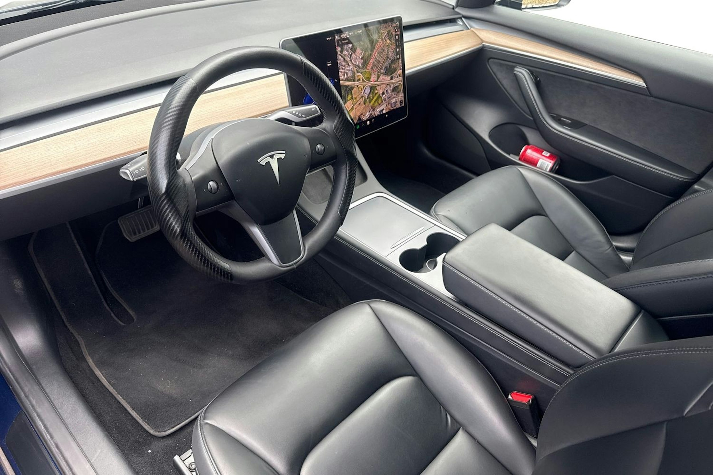 sininen Tesla Model 3 2022 kuva 3.