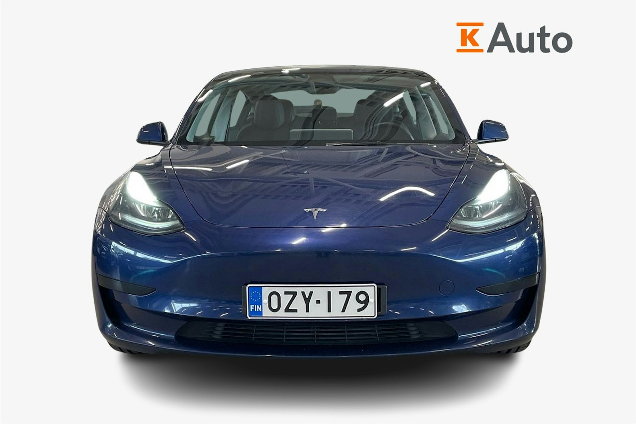 sininen Tesla Model 3 2022 kuva 5.